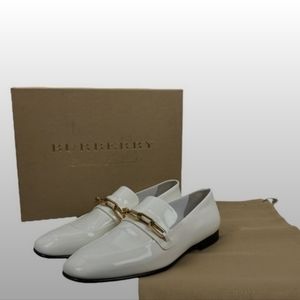 Burberry Gold Chain White Patent Chillcot Loafer size 39 US Sz 8